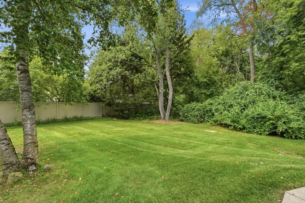 240 Pine Tree Ridge Drive #4 Waterford, MI 48327