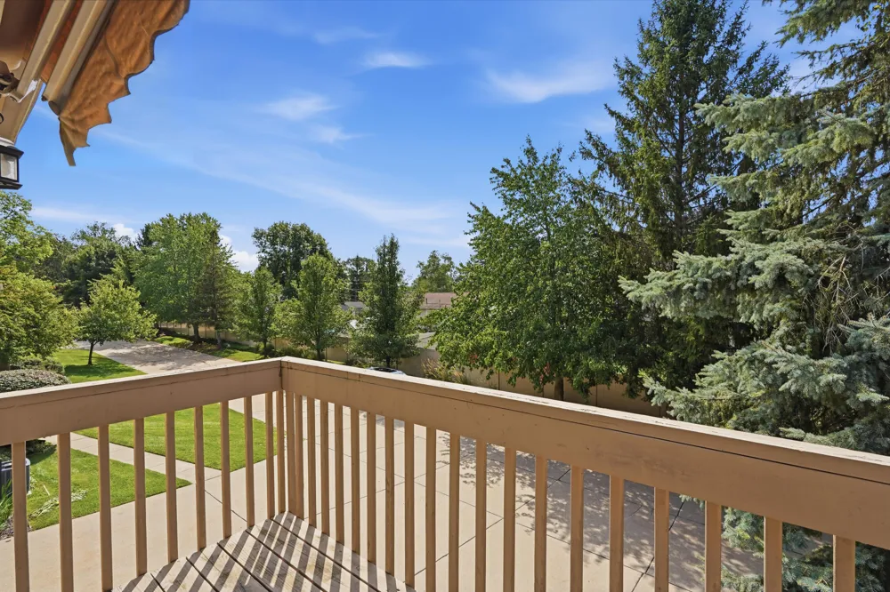 240 Pine Tree Ridge Drive #4 Waterford, MI 48327