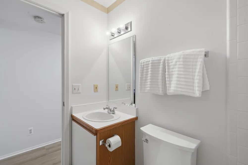240 Pine Tree Ridge Drive #4 Waterford, MI 48327