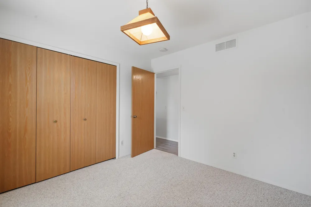 240 Pine Tree Ridge Drive #4 Waterford, MI 48327