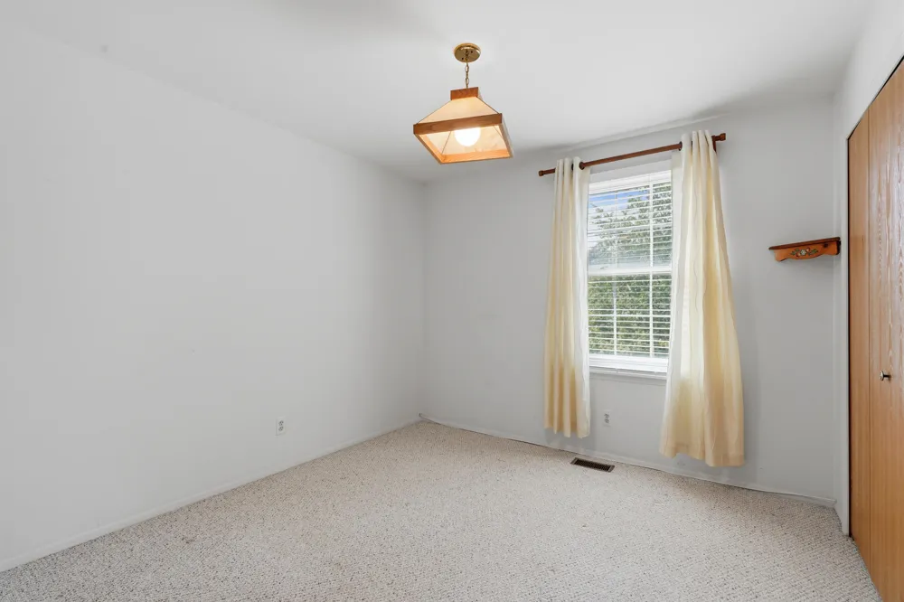 240 Pine Tree Ridge Drive #4 Waterford, MI 48327