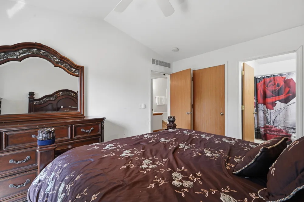 240 Pine Tree Ridge Drive #4 Waterford, MI 48327