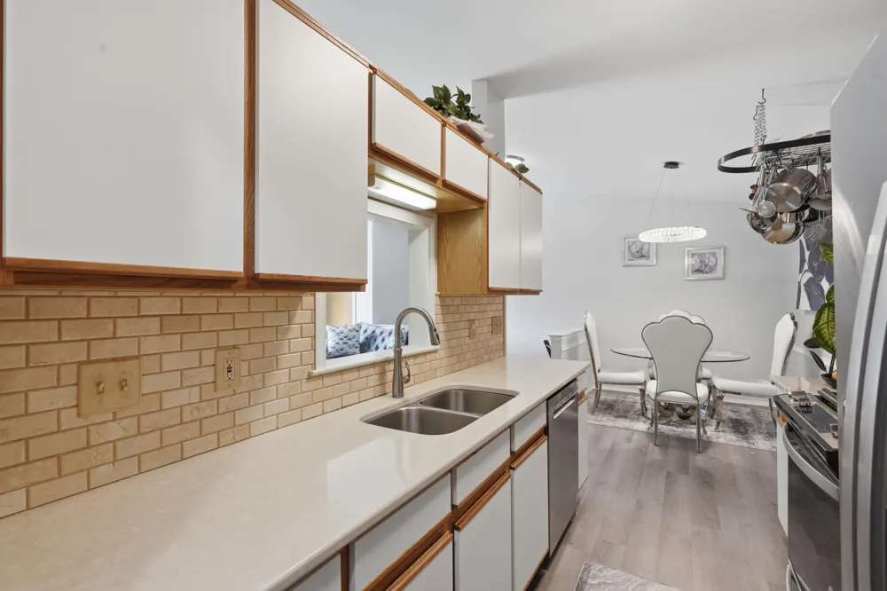 240 Pine Tree Ridge Drive #4 Waterford, MI 48327