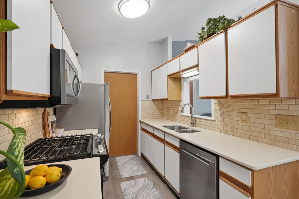 240 Pine Tree Ridge Drive #4 Waterford, MI 48327