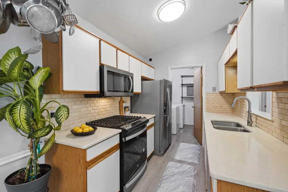 240 Pine Tree Ridge Drive #4 Waterford, MI 48327