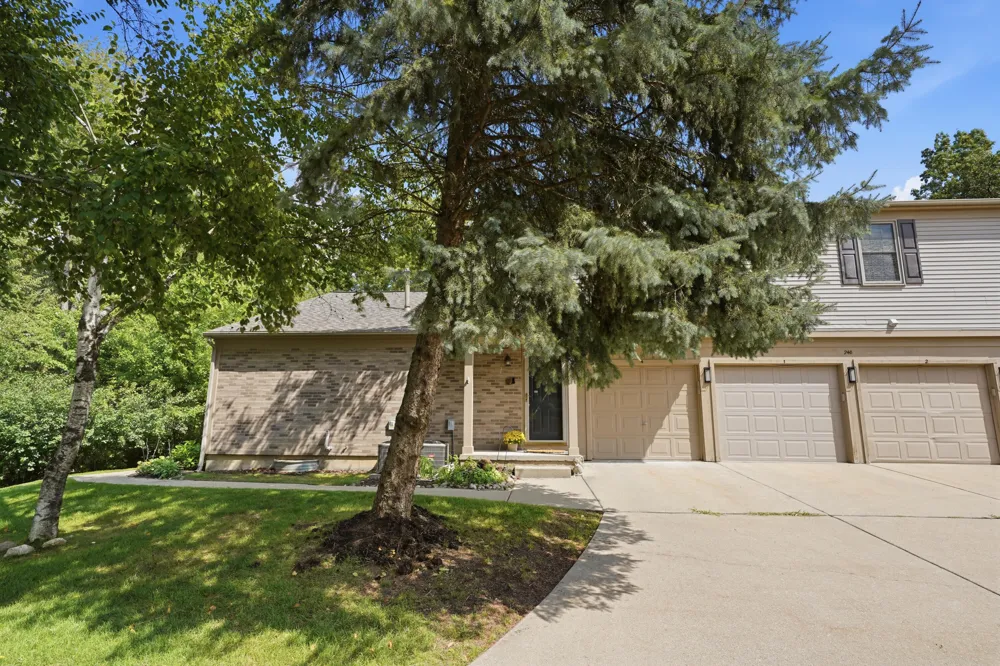 240 Pine Tree Ridge Drive #4 Waterford, MI 48327