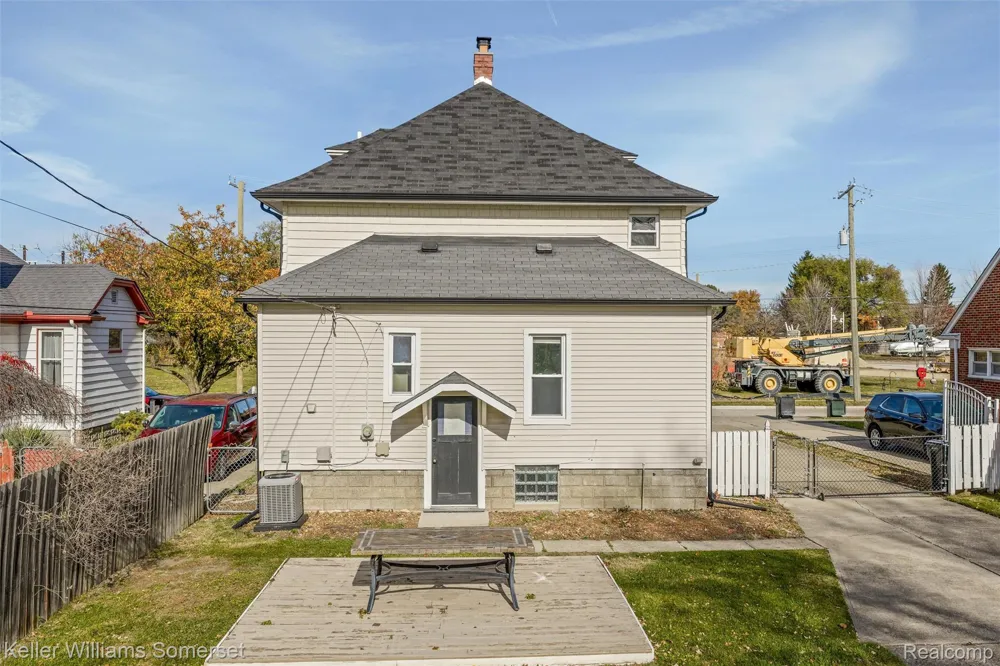 22816 Ridgeway Street St Clair Shores City, MI 48080