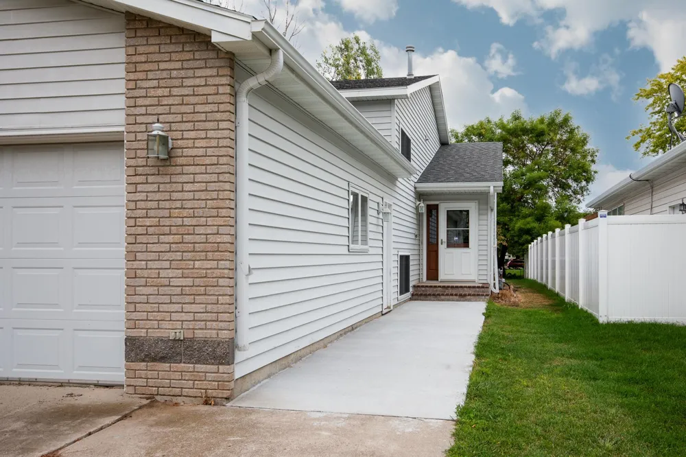 2733 26th Street Circle S Moorhead, MN 56560