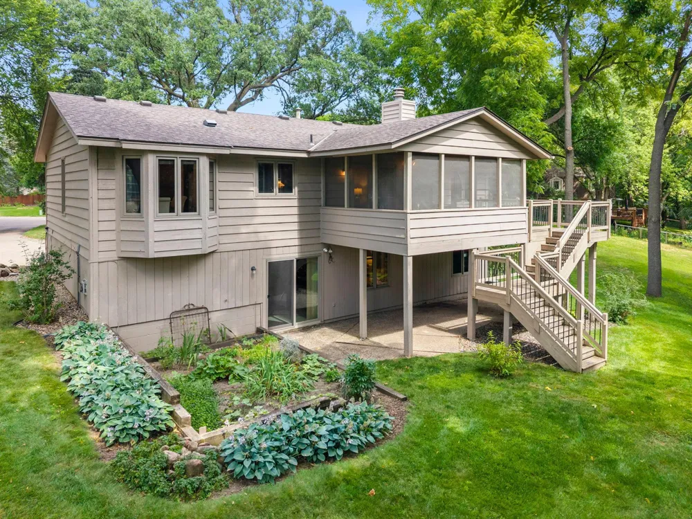 10465 Olympic Circle Eden Prairie, MN 55347