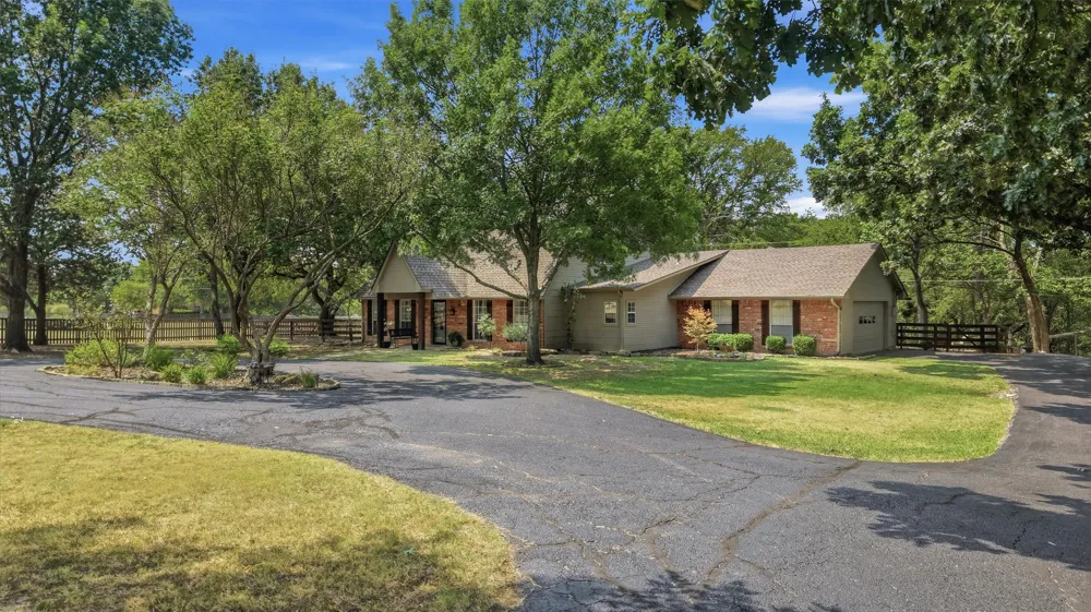 1806 Carriage Estates Road Sherman, TX 75092