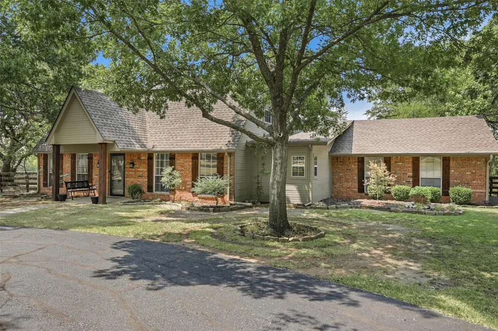 1806 Carriage Estates Road Sherman, TX 75092