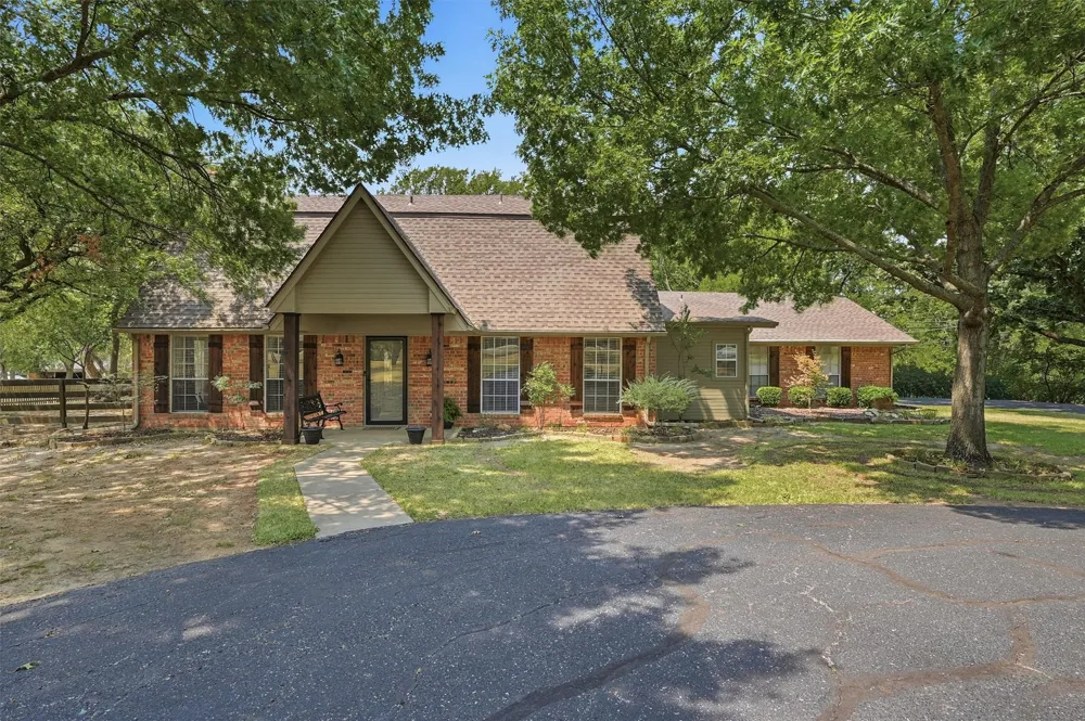 1806 Carriage Estates Road Sherman, TX 75092