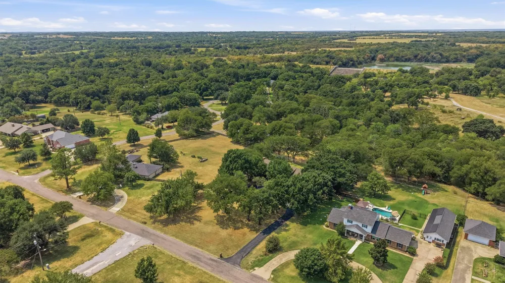 1806 Carriage Estates Road Sherman, TX 75092