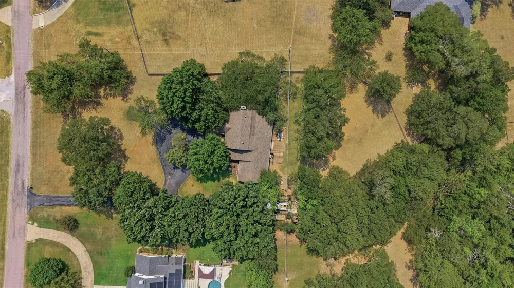 1806 Carriage Estates Road Sherman, TX 75092