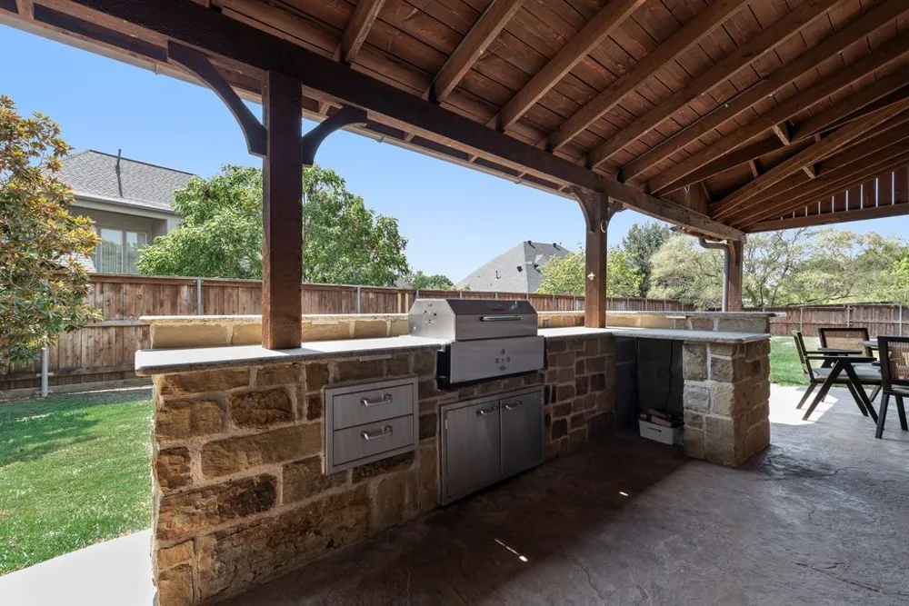 8 Siesta Circle Heath, TX 75032