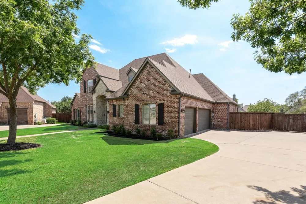 8 Siesta Circle Heath, TX 75032