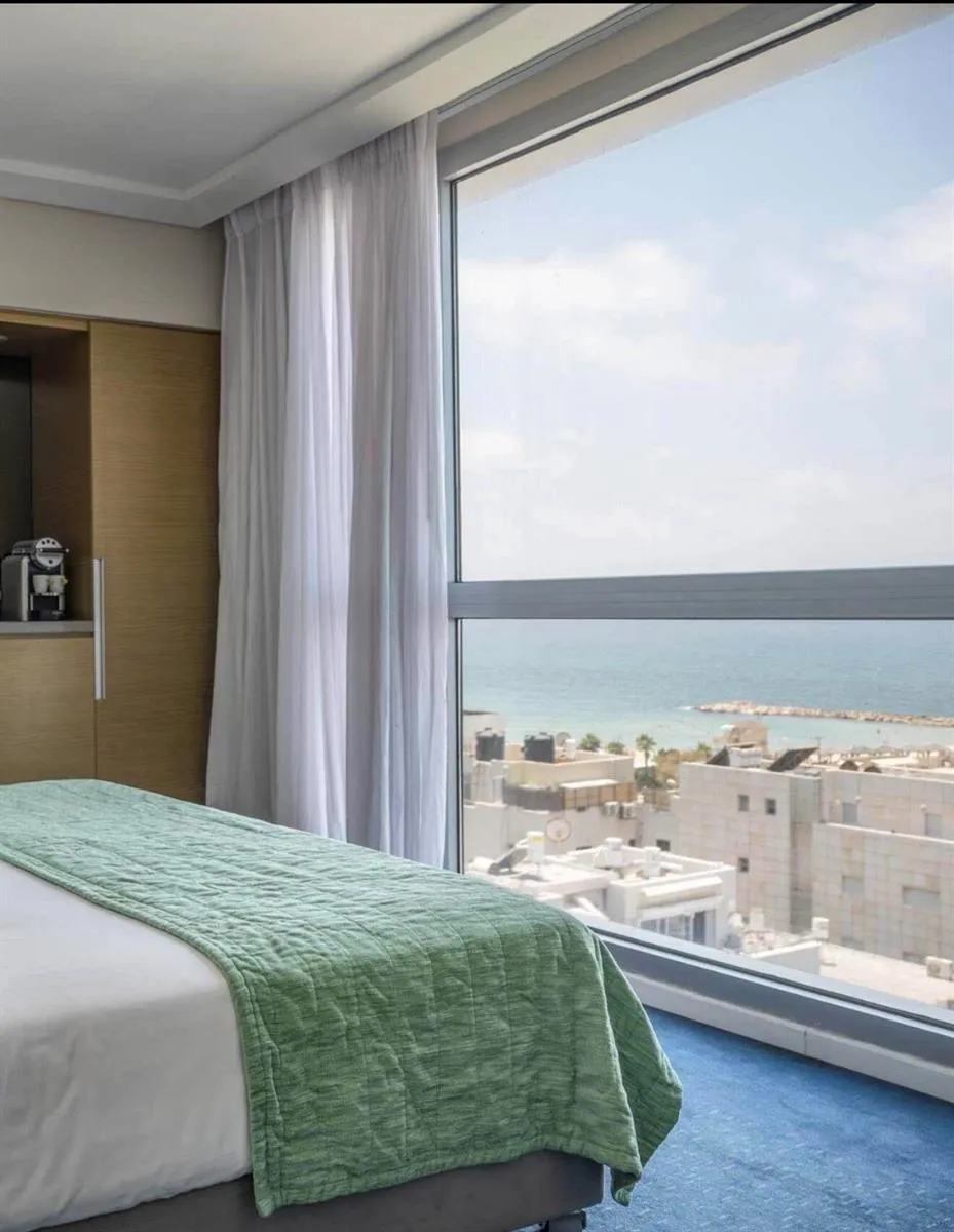 204 E Jaffa 