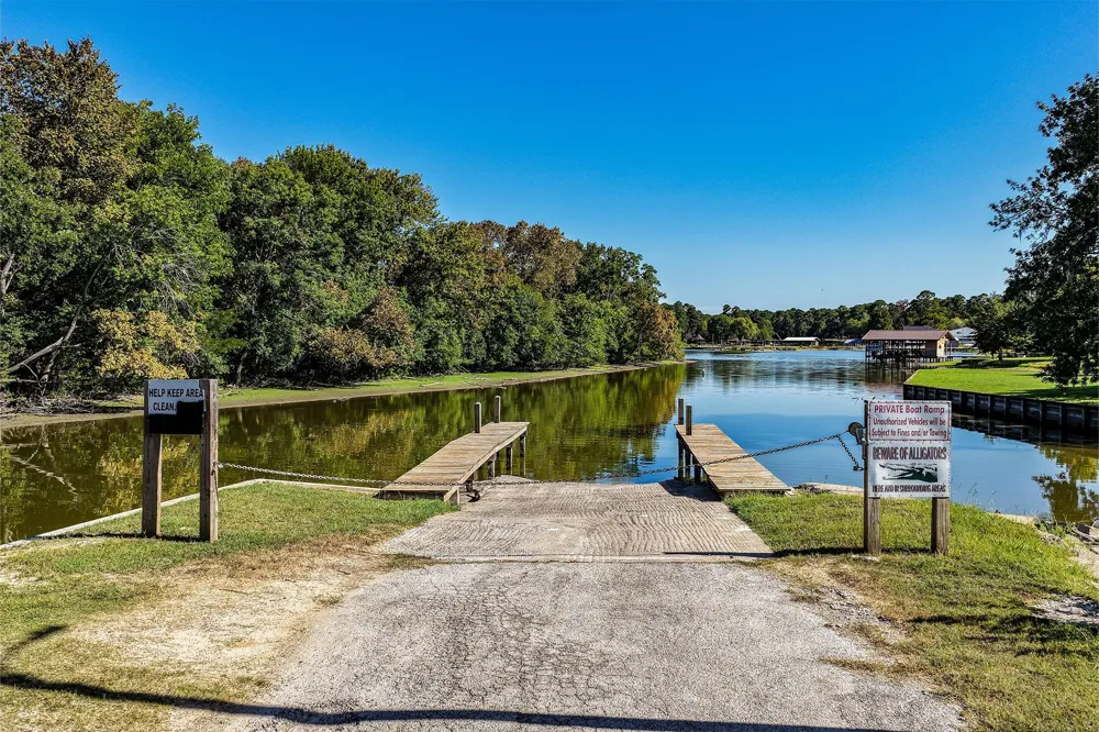 26 Lake View Drive Huntsville, TX 77320