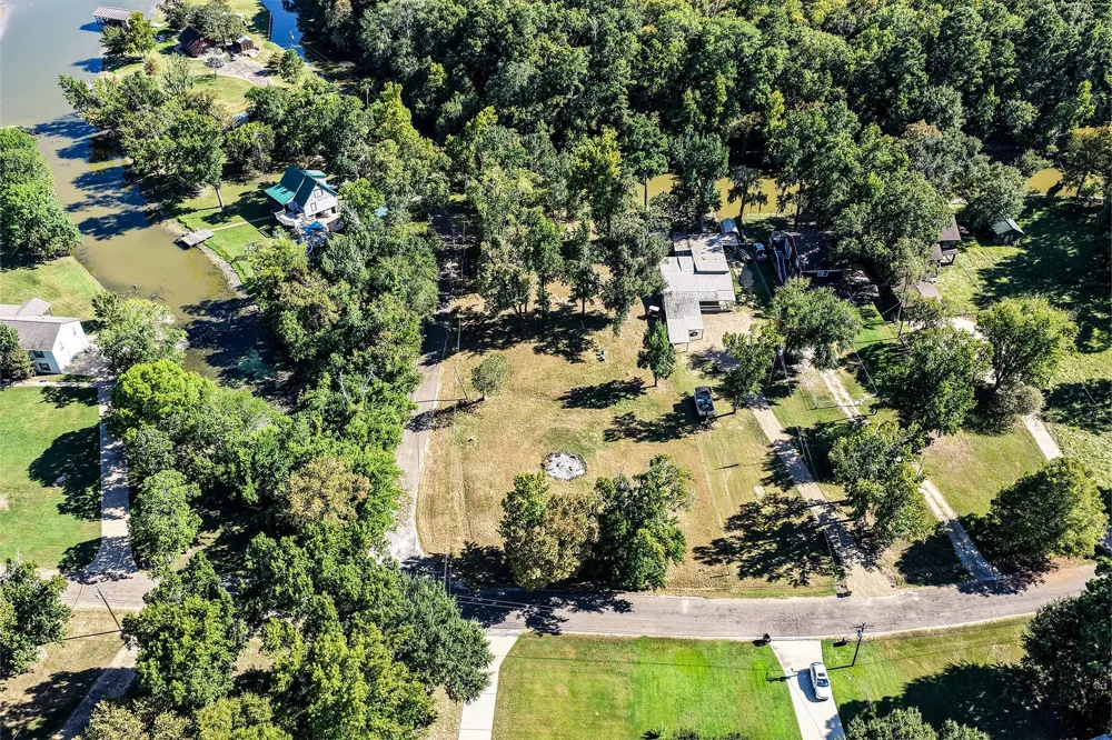 26 Lake View Drive Huntsville, TX 77320