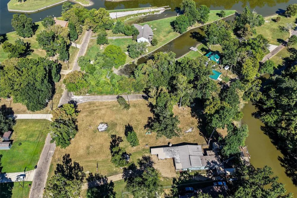 26 Lake View Drive Huntsville, TX 77320