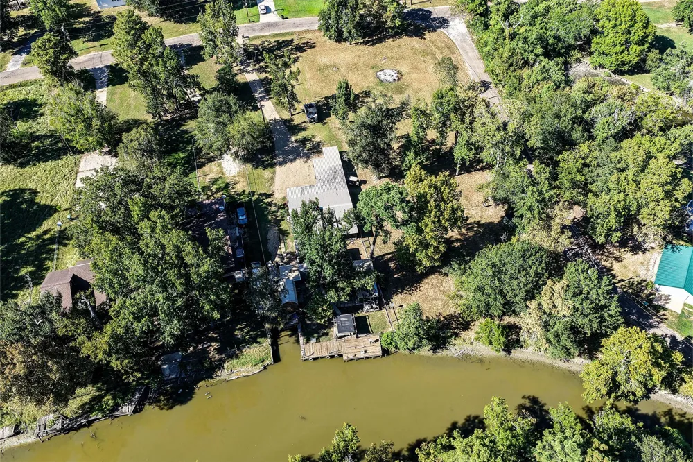 26 Lake View Drive Huntsville, TX 77320
