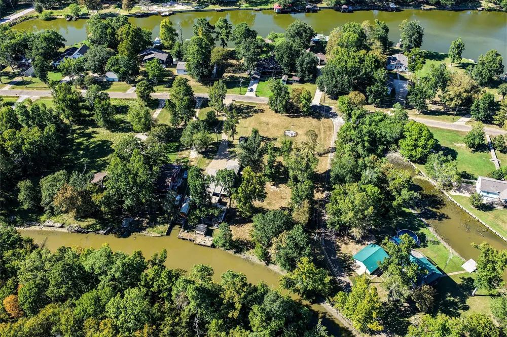 26 Lake View Drive Huntsville, TX 77320