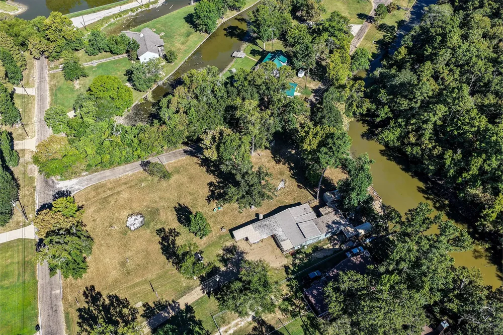 26 Lake View Drive Huntsville, TX 77320