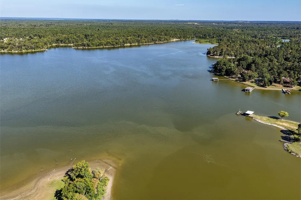 26 Lake View Drive Huntsville, TX 77320