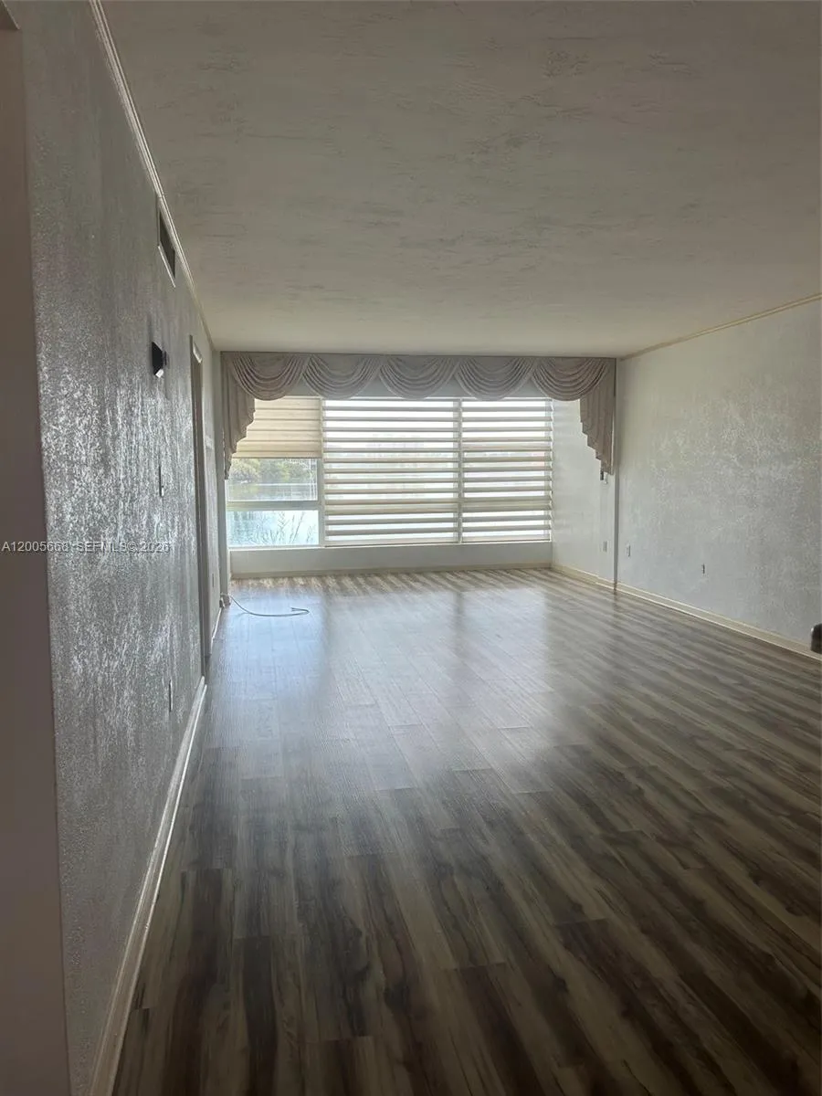 18901 NE 14th Ave #101 Miami, FL 33179