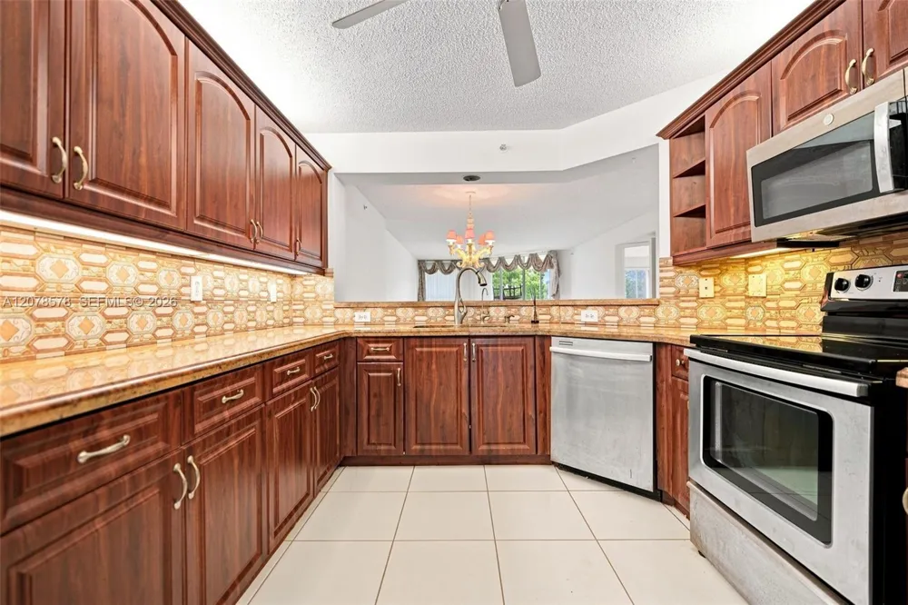 7647 Granville Dr #212 Tamarac, FL 33321