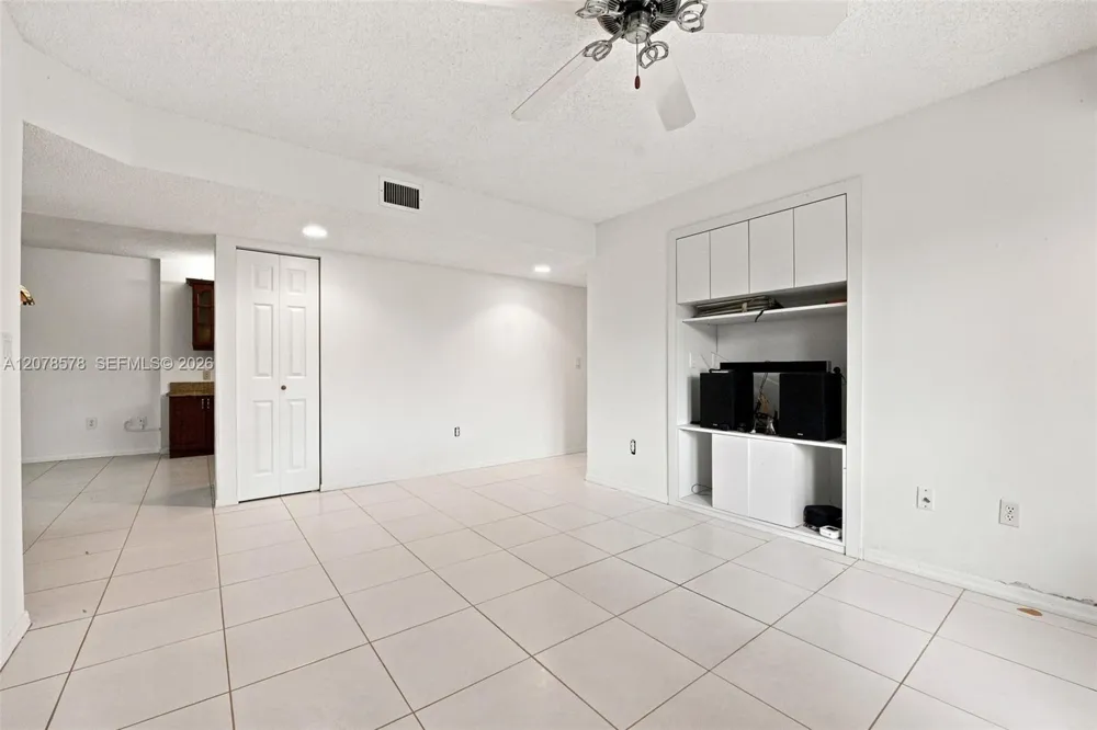 7647 Granville Dr #212 Tamarac, FL 33321