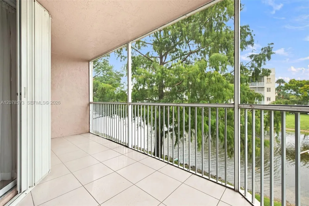 7647 Granville Dr #212 Tamarac, FL 33321