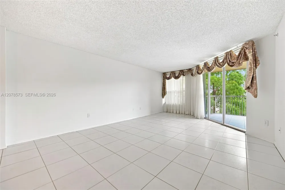 7647 Granville Dr #212 Tamarac, FL 33321