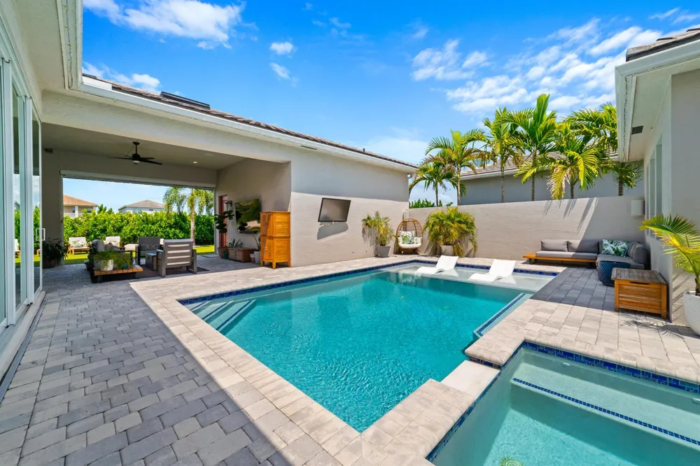 4560 ESTATES CIRCLE 