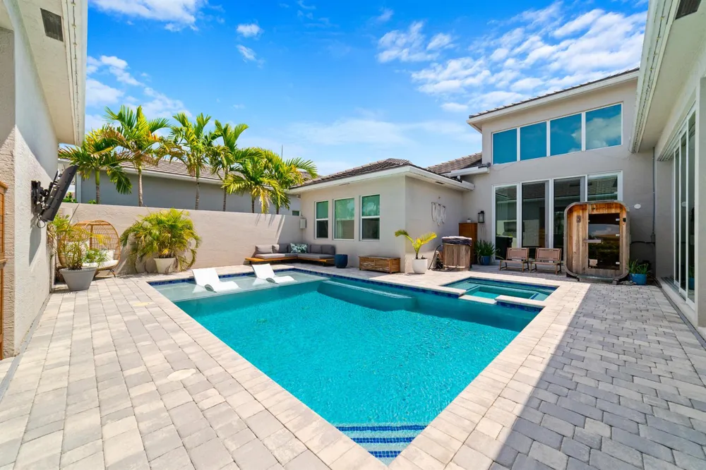 4560 ESTATES CIRCLE 