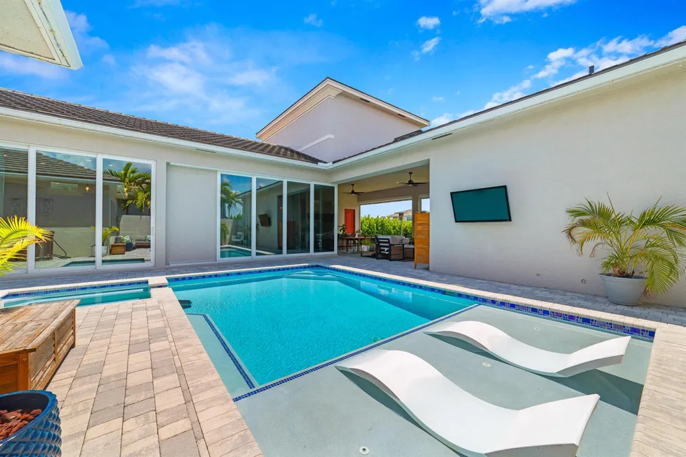 4560 ESTATES CIRCLE 