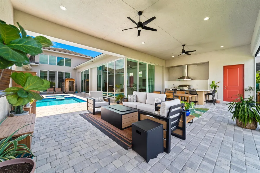 4560 ESTATES CIRCLE 