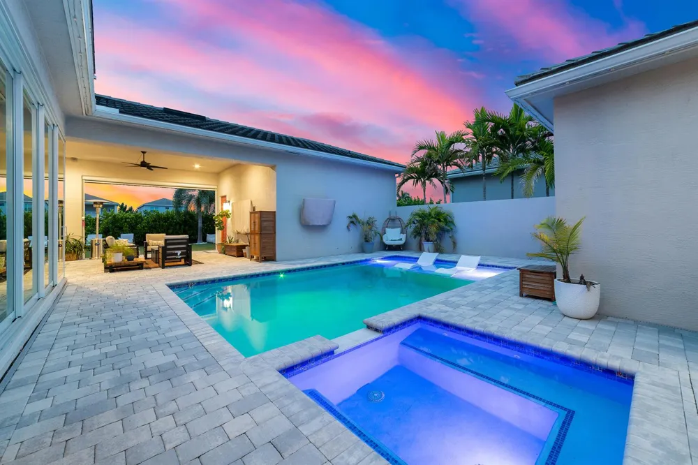 4560 ESTATES CIRCLE 