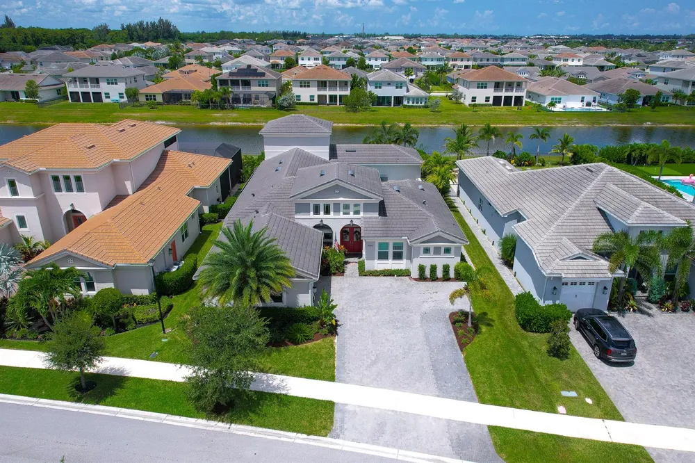 4560 ESTATES CIRCLE 