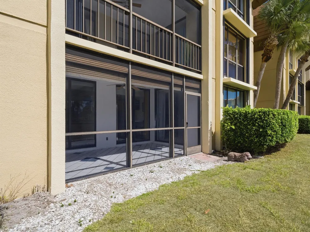 5390 Woodland Lakes Drive #104 Palm Beach Gardens, FL 33418