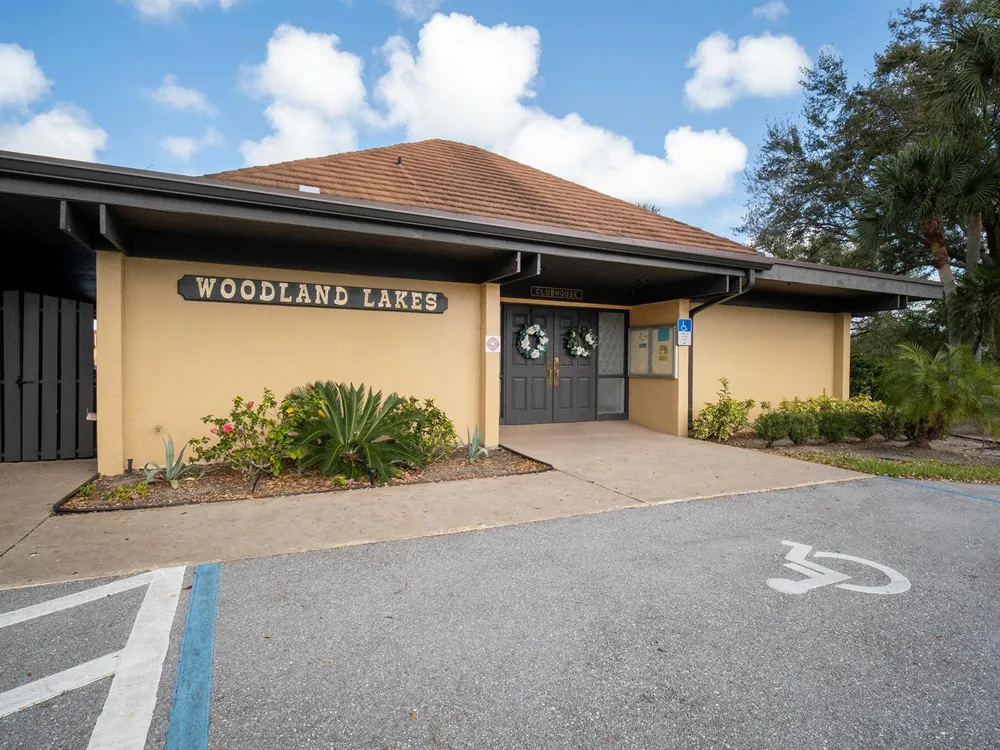 5390 Woodland Lakes Drive #104 Palm Beach Gardens, FL 33418