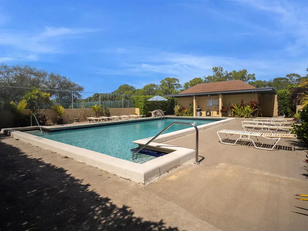 5390 Woodland Lakes Drive #104 Palm Beach Gardens, FL 33418