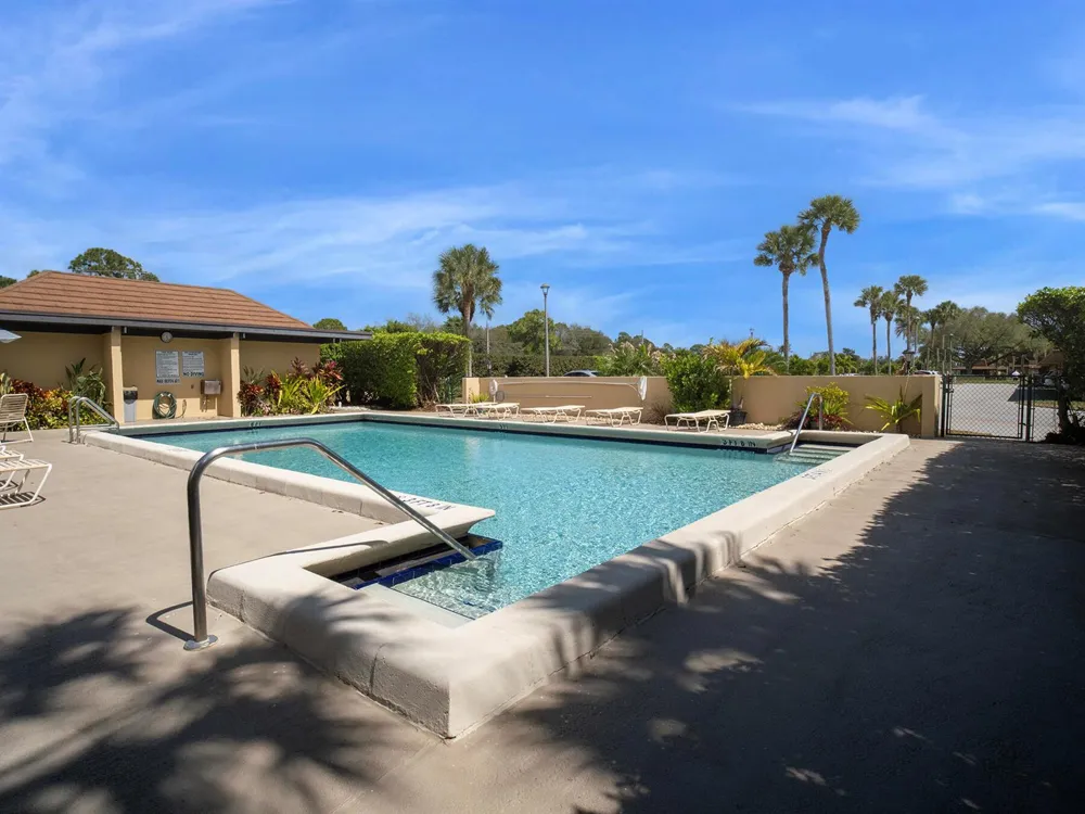 5390 Woodland Lakes Drive #104 Palm Beach Gardens, FL 33418