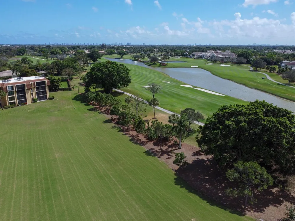 5390 Woodland Lakes Drive #104 Palm Beach Gardens, FL 33418