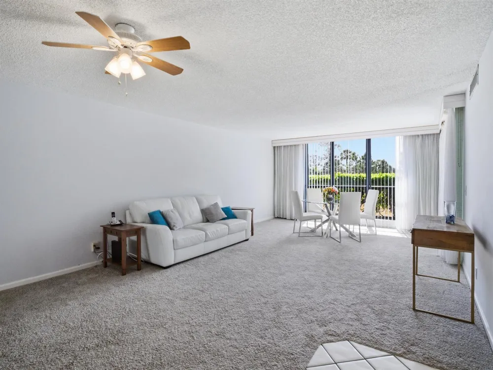 5390 Woodland Lakes Drive #104 Palm Beach Gardens, FL 33418
