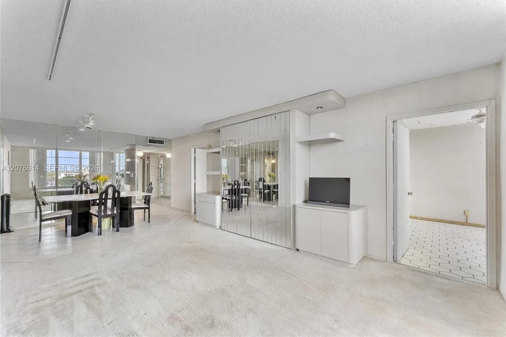 2661 S Course Dr #805 Pompano Beach, FL 33069