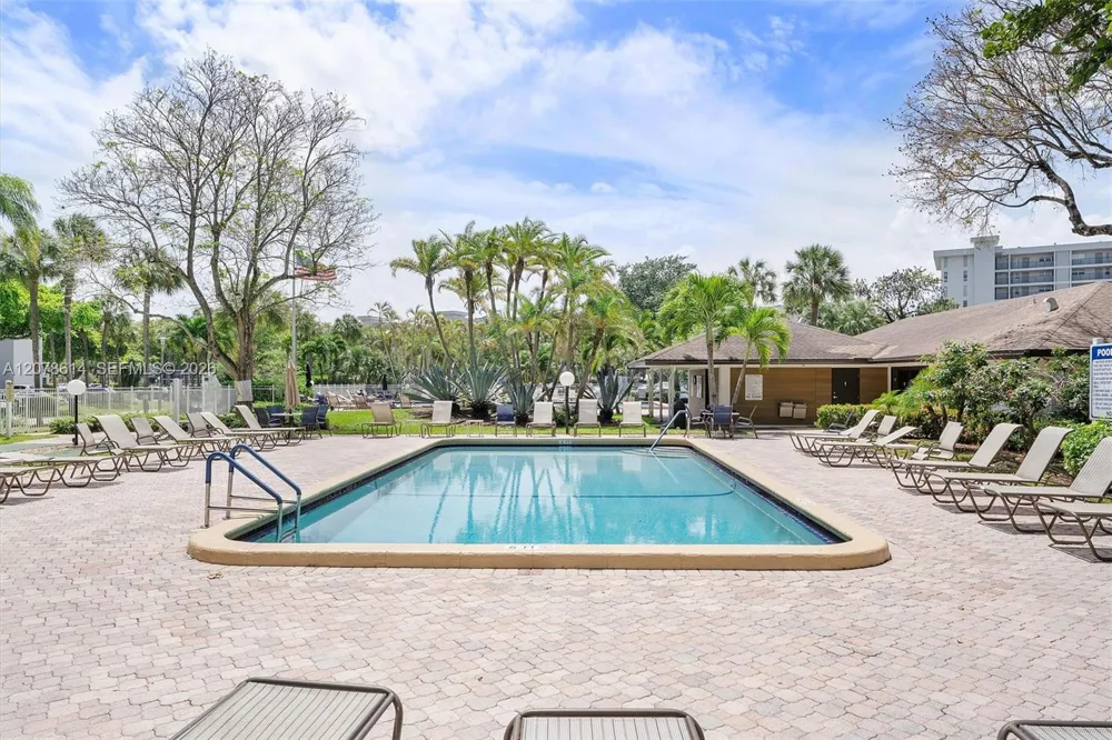 2661 S Course Dr #805 Pompano Beach, FL 33069