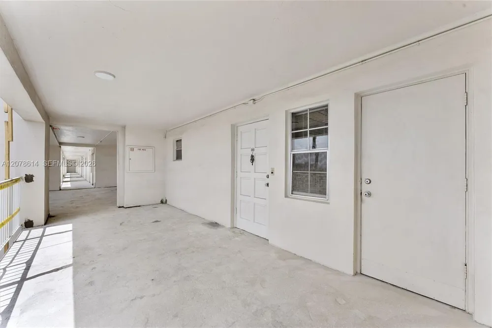 2661 S Course Dr #805 Pompano Beach, FL 33069