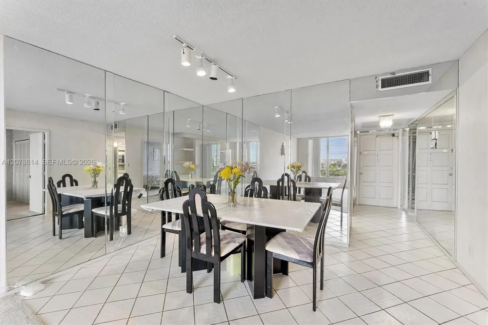 2661 S Course Dr #805 Pompano Beach, FL 33069