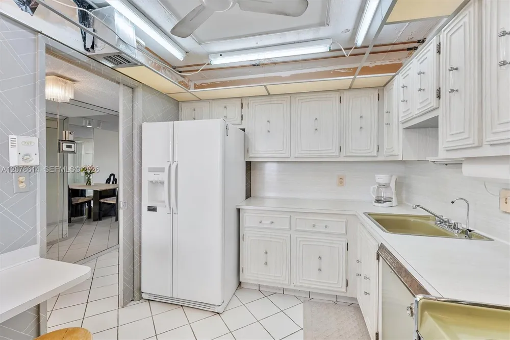 2661 S Course Dr #805 Pompano Beach, FL 33069